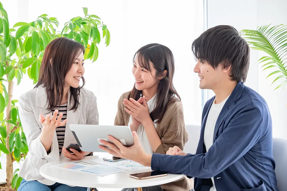 福利厚生について話し合う様子