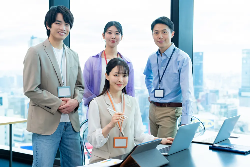 職場環境について考えるチームのイメージ